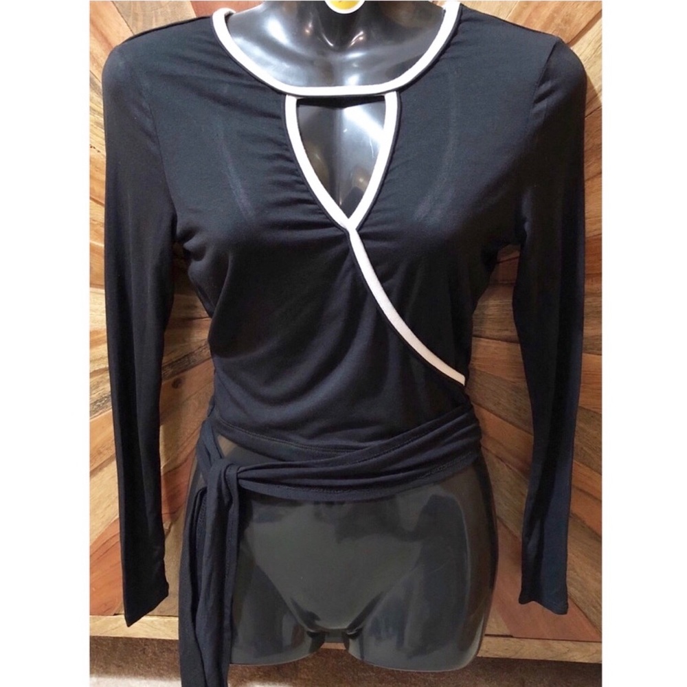 XOXO Black n White Stretchy faux Wrap Top Long wrap around Tie at waist. Sz XS